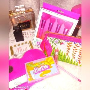BARBIE WORLD 6 ITEMS AND EXTRAS **PRICE PRICE
